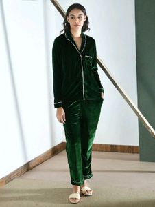 Bottle Green Velvet Women&#39;s Pajama Set