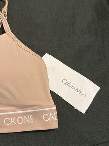 NWT Calvin Klein Padded Wire-free Seamless Slip On