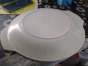 5 Plastic Bowls And A Tray