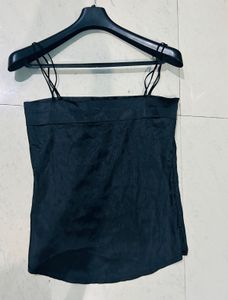 Black Minimal Strap Top With Side Chain💫