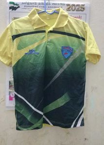 5 In 1 Sports T-shirt (Size S And M)