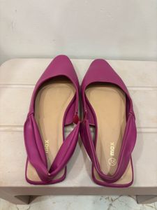 “Max” Solid Slingback Sandals (almost 🆕)
