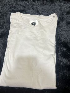 White T-shirt With Round Neck