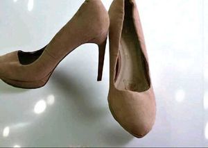 Forever 21 Solid Nude Suede Pumps On Sale