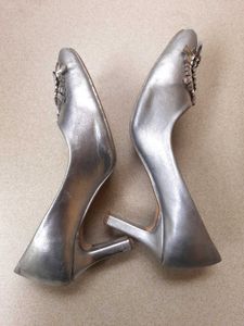 Stepping Embellished Heeled Pumps