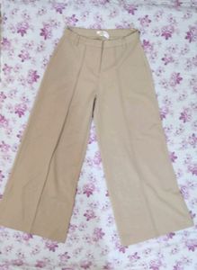 Effortlessly Stylish Beige Casual Trousers: Your Perfect Wardrobe Essential"