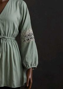 💚Sell 🎊🎉Elegant Green Lace Sleeve Top