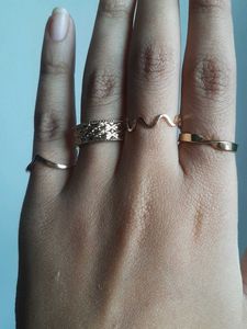 ANTI TARNISH ELEGANT SET OF 4 RINGS