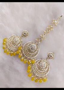 Misboota Earrings With Tikka