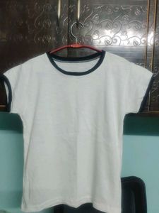 Round Neck White Tshirt