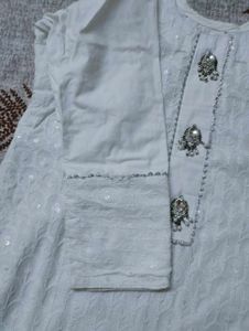 White Embroidered Kurta And Paint