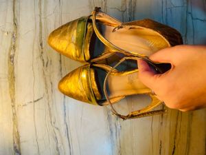 Women Golden Flats Party Wear🦋