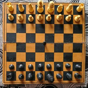 Foldable Wooden Chess Board With 32 Pawns
