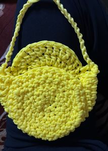 a small purse for pytting money