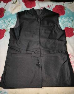 New Sleeveless Black Jacket