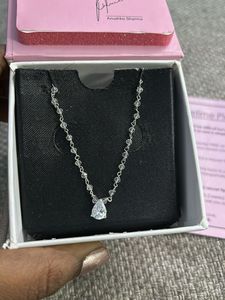 IVA Delicate Pendant Necklace