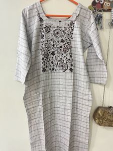 Elegant Embroidered Kurti