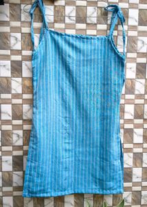 Strapped Short Kurti 💙
