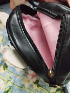 Combo of a sling bag and hair bands