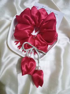 Tulip Pearl Scrunchie