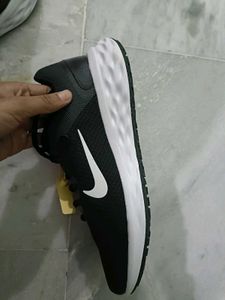 Nike Revolution 6 Running Shoes.