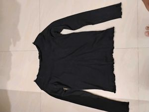 Off-Shoulder Black Top With Thumb Hole