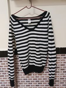 Black And White V-neck Full Sleeves Sweater