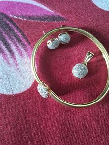 Pendent  Set  With Braslet