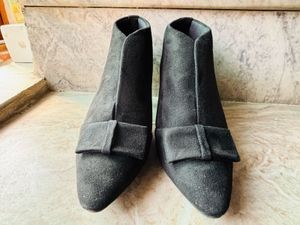 Black Heels Valvet