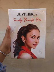 JUST HERBS TRENDY BEAUTY BOX