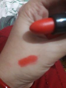Lakme Sunscream,Mamaearth Heena Shampoo,red