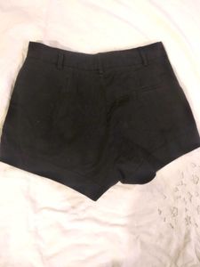 H&amp;M HIGH WAIST BEAUTIFUL BLACK SHORTS
