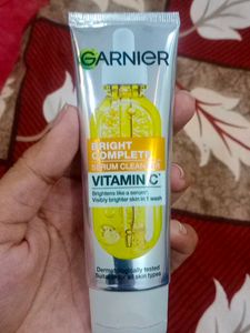 Garnier Bright Complete Vitamin C Serum Cleanser