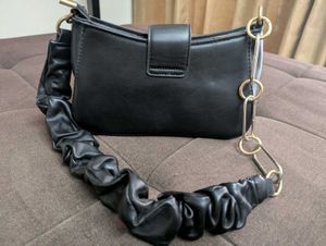 Chic Black Handbag