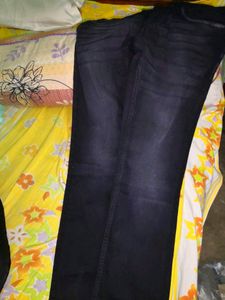 2 Jeans Black⚫ and Blue🔵 : at Just ₹ 199
