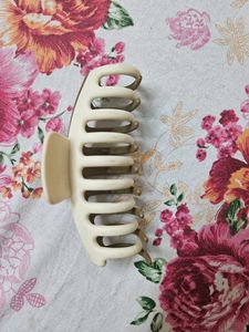 Beautiful Combo Of Comb And Clutcher