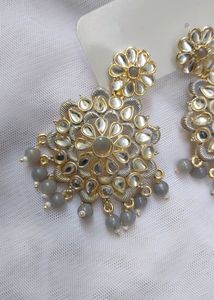 PASTEL GREY KUNDAN &amp; PEARLS DANGLER 🎀