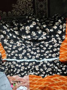 🌸Winter Floral Print Top