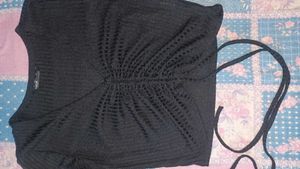 SHEIN Black Long Sleeve Cropped Front Tie Top