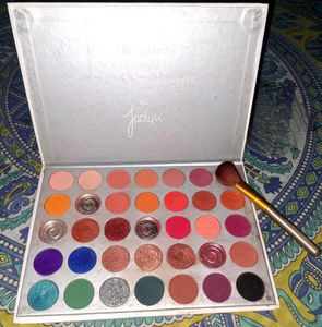 The Jaclyn Hill Eye Shadow Palette