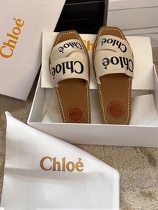 CHLOE WOODY FLATS