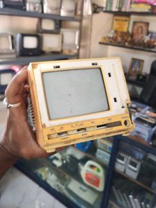 Vintage Portable TV/Radio (Not Working)