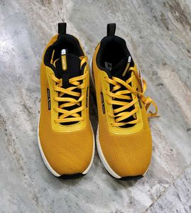 Bounce Yellow Running Shoes