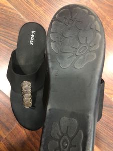 V-Walk Black Slippers