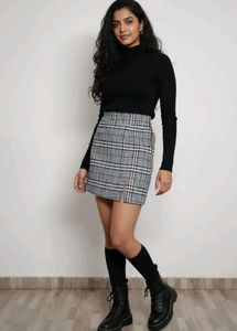 Trendy Black & White Checkered Plaid Mini Skirt