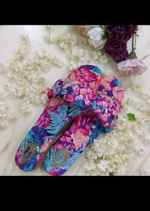 Multicolour Textured Flats