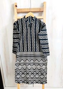 Striped Black &amp; White print kurti size-