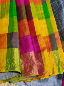 Grey Raw Silk Saree With Checked Pallu And Pleats