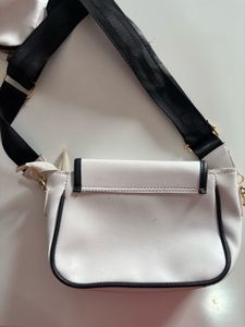 🌷🖤🤍Gorgeous Black &amp;white Sling Bag 😎🍀💕