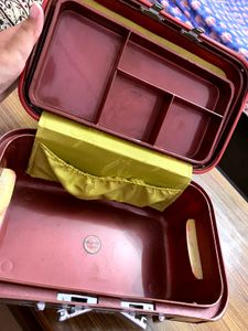 MAKEUP BOX